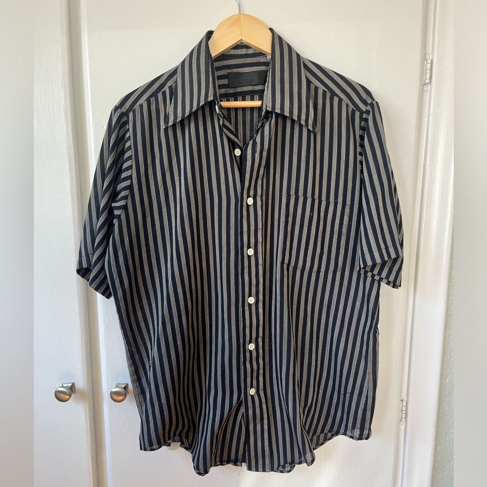 Vintage short sleeve button-down. No tag.
